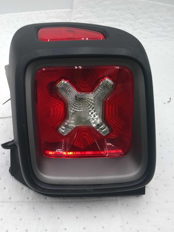 2021 Jeep Renegade Right Tail Light Assembly Red OEM Used 32K Miles