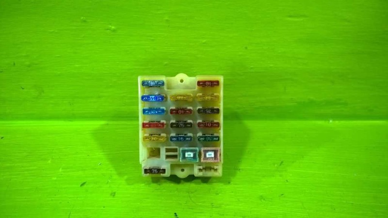 96 LAND CRUISER 4.5L AT AWD INTERIOR FUSE RELAY BOX OEM 3043-58