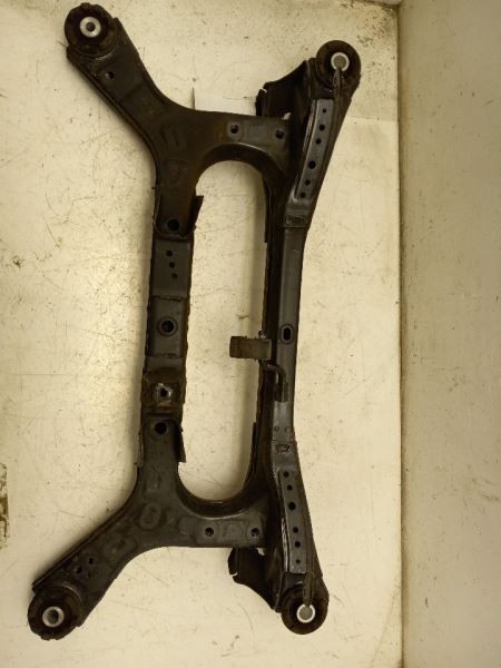 18-19 TOYOTA CAMRY 2.5L FWD AT REAR CROSSMEMBER / SUBFRAME