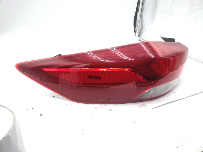 2017 Hyundai Elantra Left Tail Light Assembly Red OEM 649224 Scuffs 117k Mile