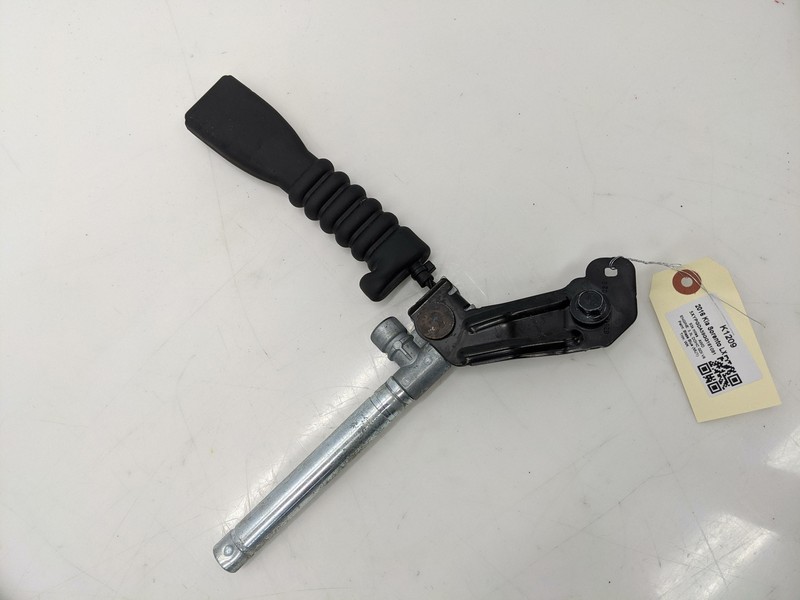 Front Right Seat Belt Pretensioner Buckle 2016 Kia Sorento 88841-C6500 2017-2020