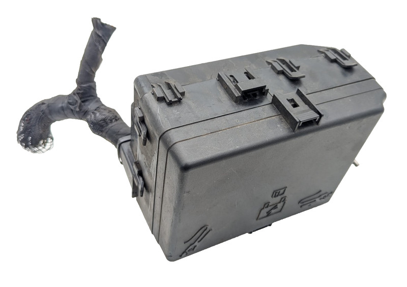14-16 Maserati Quattroporte M156 S 3.0L Front Engine Bay Fuse Box 670007387