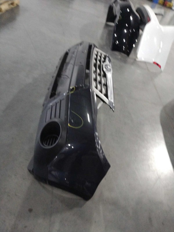 2011 Subaru Forester OEM Bumper Assembly Grey Used Light Scratches 232K Miles