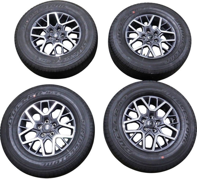 (4) Jeep 18" Wheels & Tires New Take Off 6SV84TRMAA BRIDGESTONE 255/70R18 OEM
