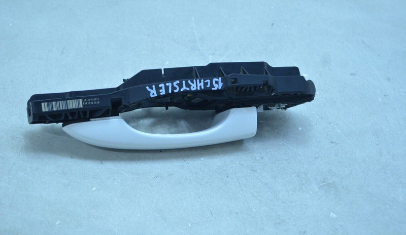 15-17 CHRYSLER 200 REAR LEFT DRIVER SIDE EXTERIOR DOOR HANDLE WHITE OEM