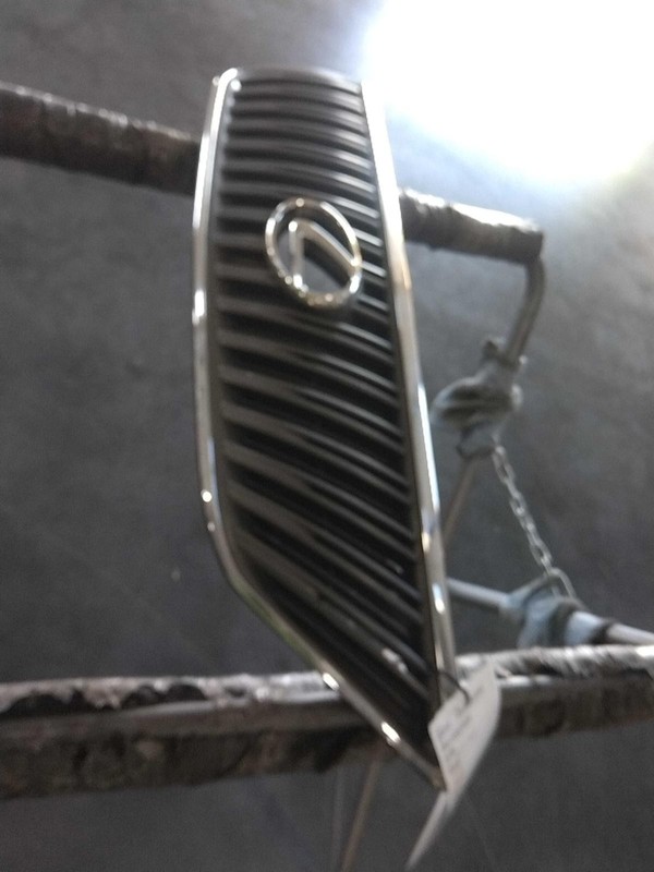 Used Front Grille fits: 2004 Lexus RX330 Front Grade A
