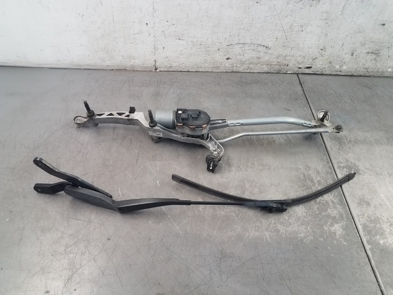 2013 Mercedes AMG E 63 Windshield Wiper Motor / Arm #2179 D5