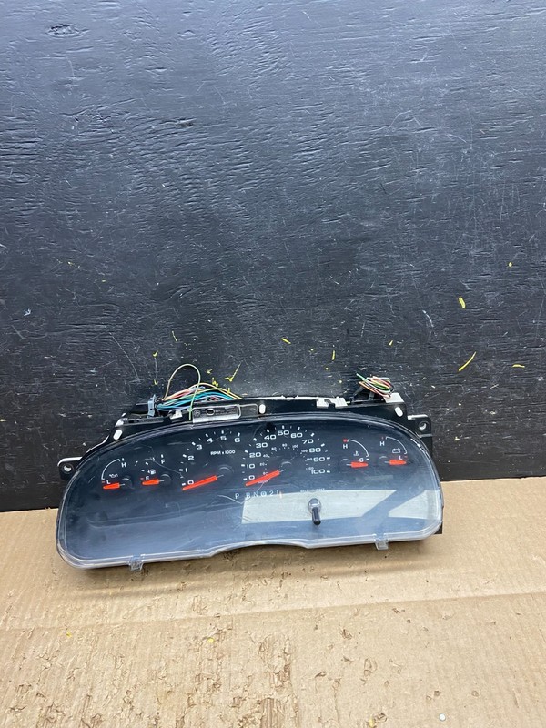 2006 Ford E350 Gauge Speedometer Cluster OEM v7785 DG