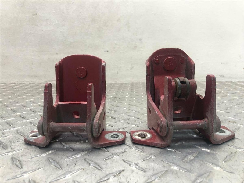 2000 FORD EXPEDITION PASSENGER REAR DOOR HINGES OEM