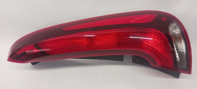 20-'22 KIA SOUL Right passenger outer Taillight incandescent OEM Grade A!