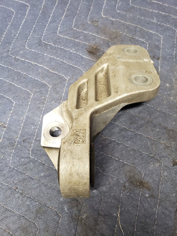 2018-2021 CHEVROLET EQUINOX TRANSMISSION BRACKET MOUNT SUPPORT 84618127