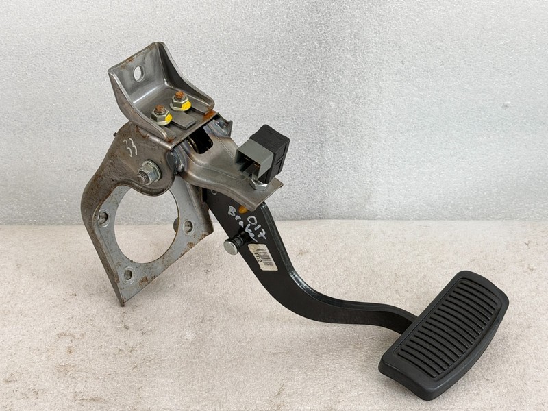 2013-2016 Hyundai Genesis Coupe Brake Pedal OEM