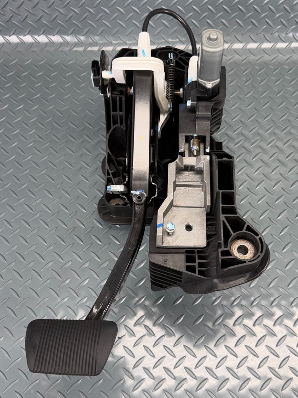 ✅ 2019-26 RAM 1500 5th Gen. OEM BRAKE PEDAL w/ SENSOR PAD BRACKET Mopar