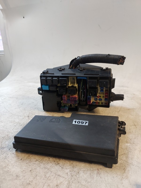 2010 Mazda CX-7 2.5L Engine Fuse Box 165,568 Miles EH44-66761B K7425 OEM