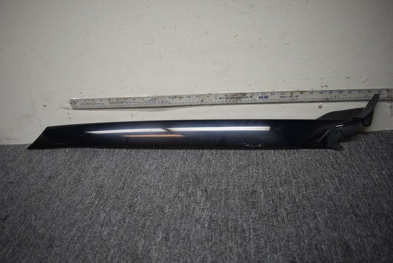 2017-2019 LAND ROVER VELAR FRONT RIGHT SIDE WINDSHIELD MOLDING FACTORY OEM