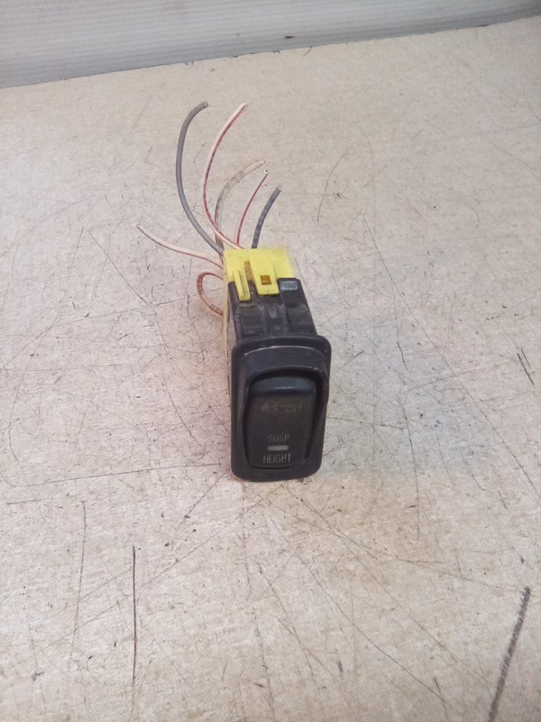 Mack/Volvo 82280761 Load Suspension Height Switch W/ Connector