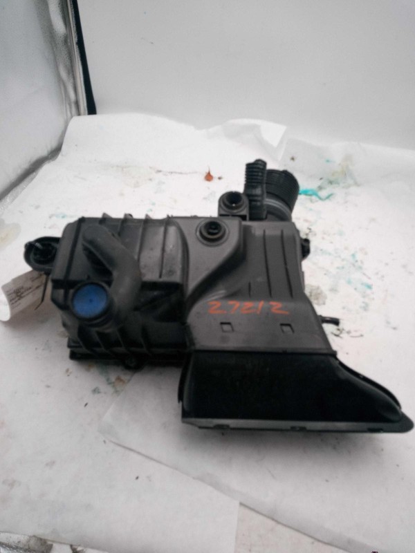 Used Air Cleaner Assembly fits: 2019 Volkswagen JettaGrade B