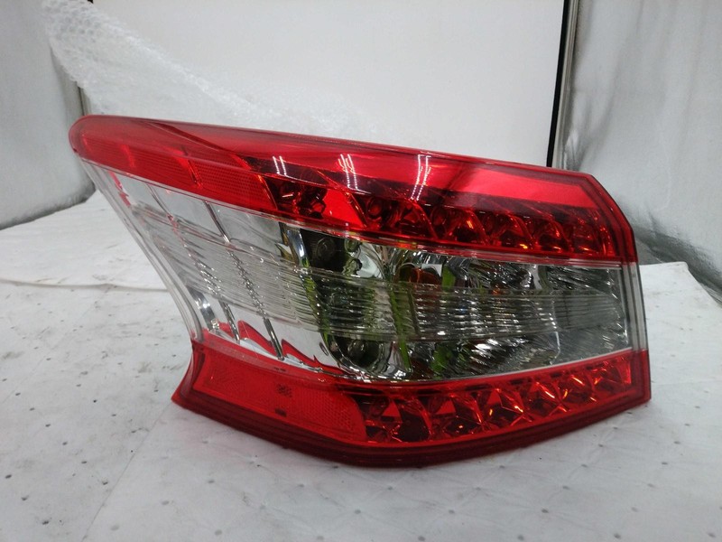 2014 Nissan Sentra Left Tail Light Assembly Grey 573730 Used 102K Miles