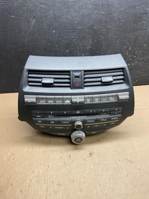2008 to 2012 Honda Accord Front Radio Control AM./FM CD Climate Control T9404 DG
