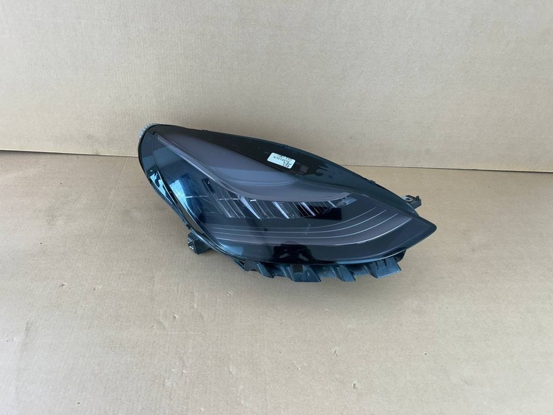 ✅2017-2020 Tesla Model 3 RH Pass HID Headlight TESLA 1077372-00-K OEM w/scratch