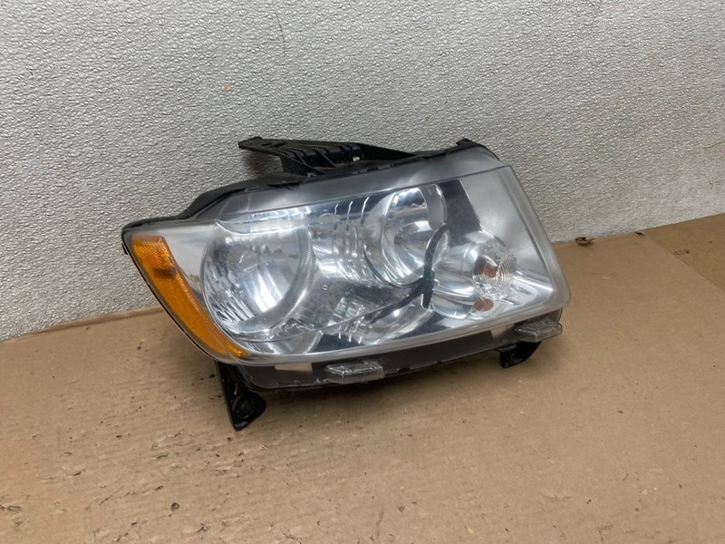 2011-2013 Jeep Grand Cherokee Right Passenger Halogen Headlight AB0149 DW