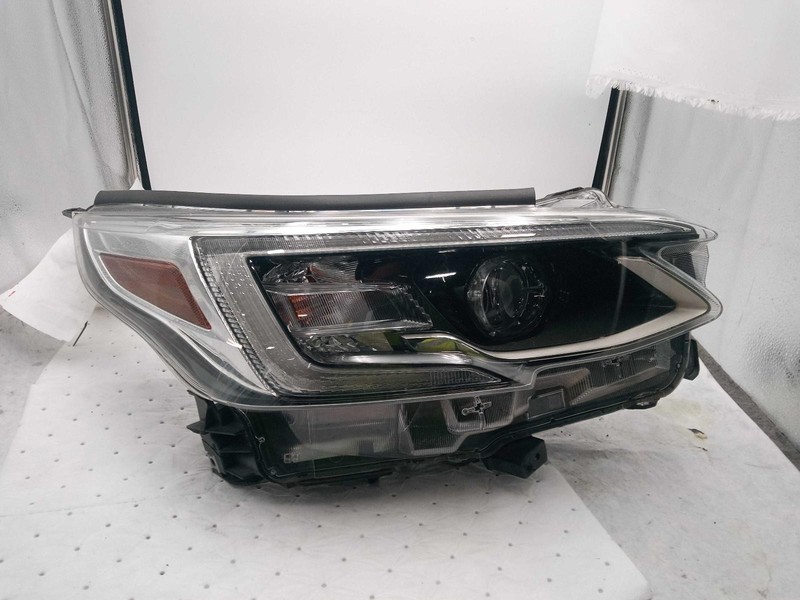 2021 Subaru Legacy Right Headlight Assembly Silver 718356 Used 40K Miles