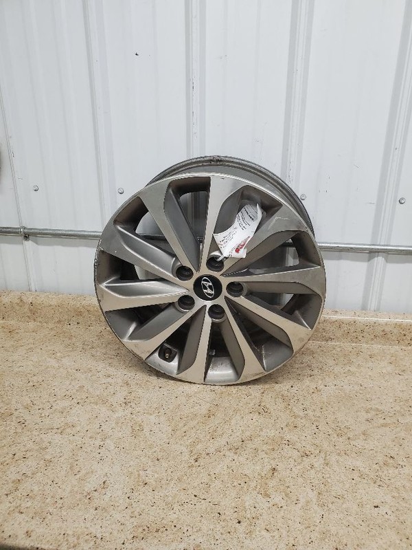Wheel 17x7 Exposed Lug Nuts 10 Spoke Alloy Directional Fits 15-17 SONATA 303475