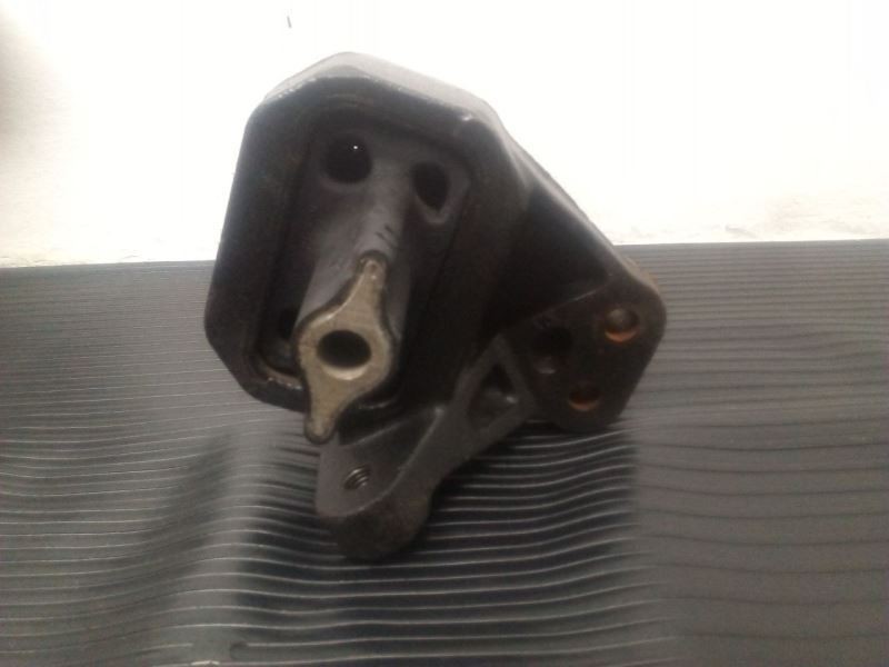 04-06 Dodge Durango 5.7L Left Driver Engine Mount OEM 52021615AA