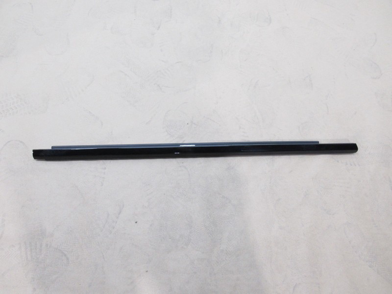 BMW M235i F44 2023 Front Right Door Window Belt Molding 20-25 *