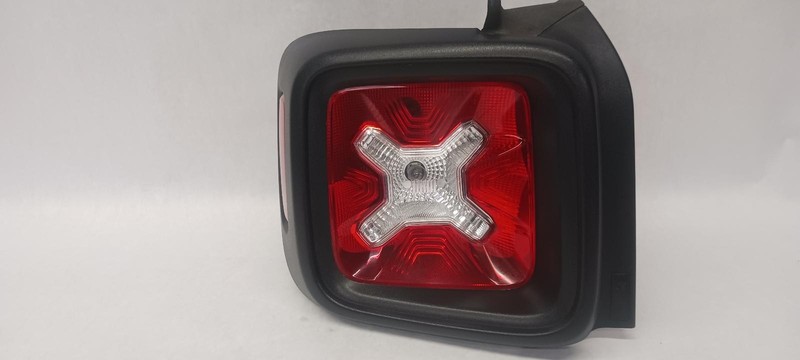 15-'20 JEEP RENEGADE Left driver Taillight w/inner silver bezel OEM Grade A!