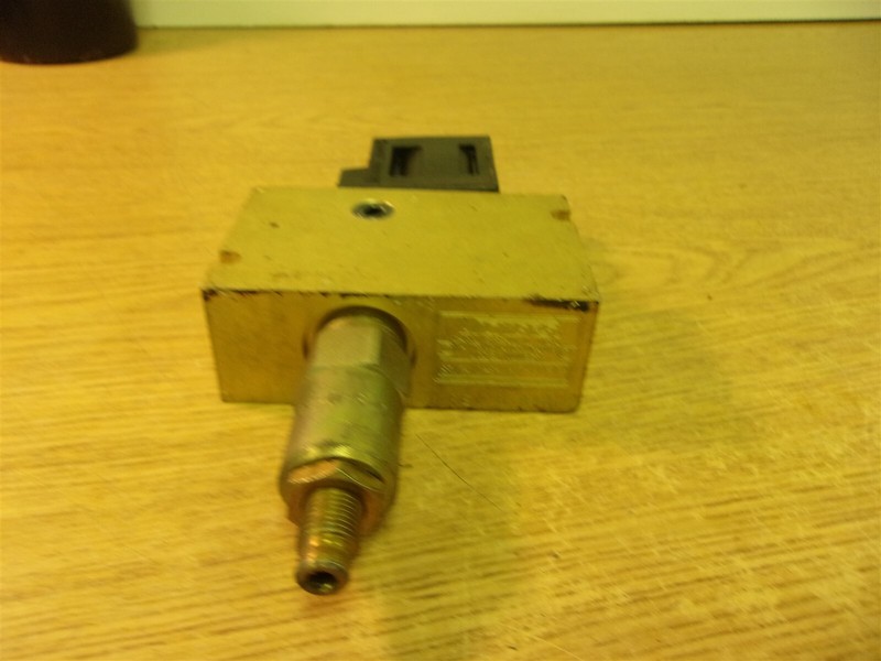 Vickers RV2-10-S-0-20/1 Valve *FREE SHIPPING*