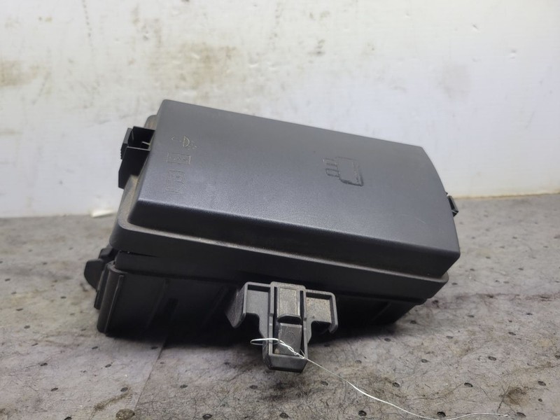 Fuse Junction Box Engine Compartment Station Wgn Fits 15-17 GOLF 1643206