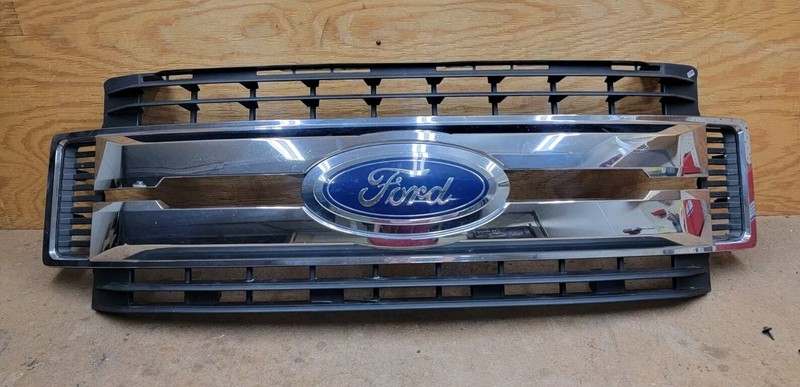 2017 2018 2019 Ford F-250 F-350 Front Upper Grille Chrome W/ Emblem OEM