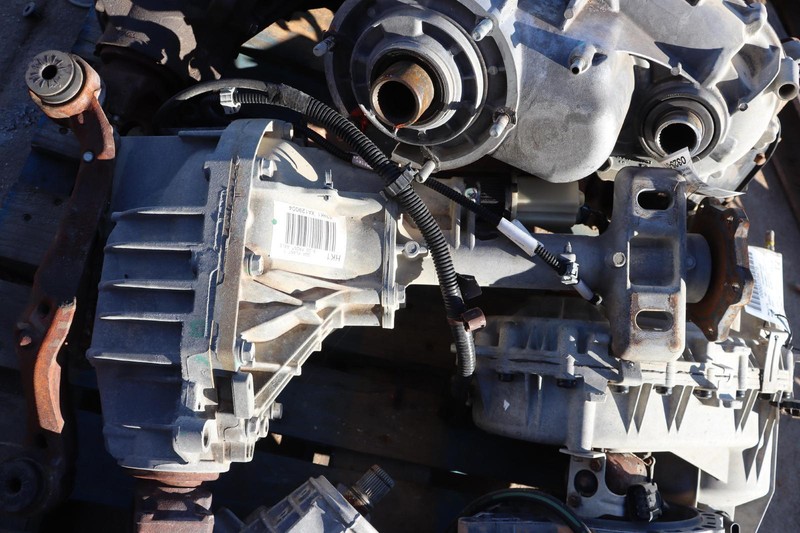 2007-2013 CHEVY TAHOE 4WD FRONT DIFF DIFFERENTIAL AXLE 3.08 RATIO CARRIER OEM