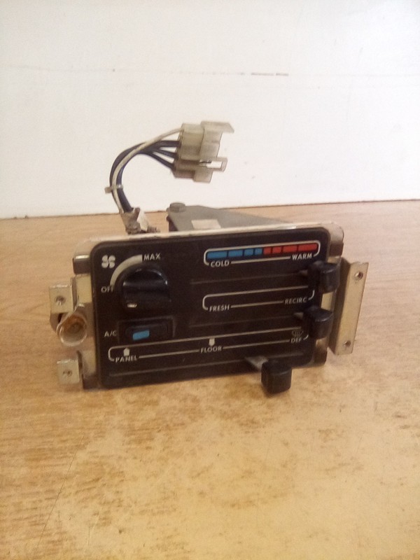 Volvo VNL Bergstrom Climate Control 758000, 60303-3203
