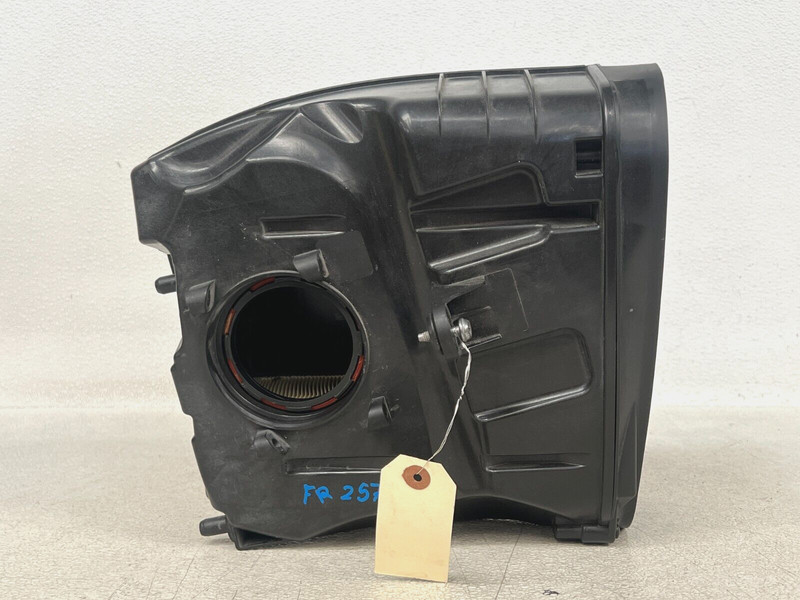 ⭐2015-2018 PORSCHE MACAN S 3.0L RIGHT SIDE AIR CLEANER FILTER BOX OEM LOT2575