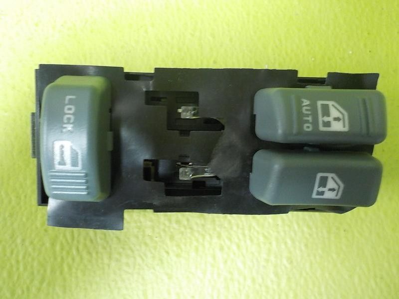 95-03 Chevrolet S10 Blazer Front Door Lock & Window Switch OEM 19244656