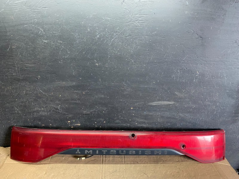 1997-2000 Mitsubishi Montero Sport Tailgate Center Tail Light Panel r7846 DG