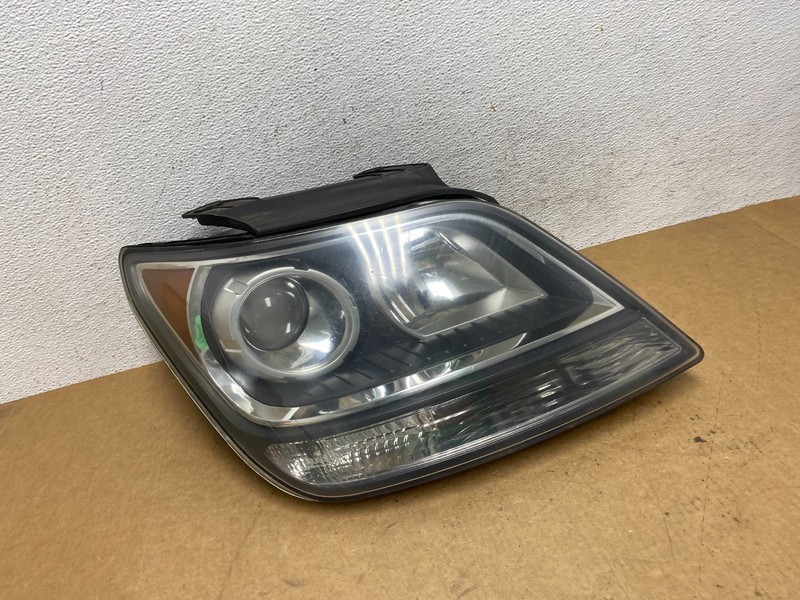2009 2010 2011 Kia Borrego Right Passenger Side Halogen Headlight OEM AE3170 DW