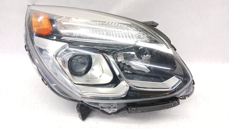 16-'17 CHEVROLET EQUINOX Right passenger headlight OEM Grade B