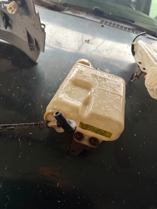 84-88 Toyota Pickup & 4runner OEM COOLANT RECOVERY BOTTLE RESERVOIR