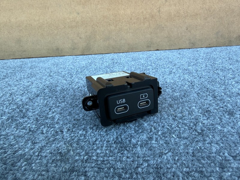 GENESIS GV70 22-26 OEM DASHBOARD CENTER LOWER USB JACK PORT & POWER OUTLET