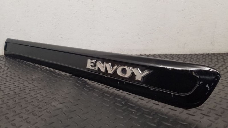 02-05 GMC Envoy Front Right Passenger Door Molding Black OEM 88935323