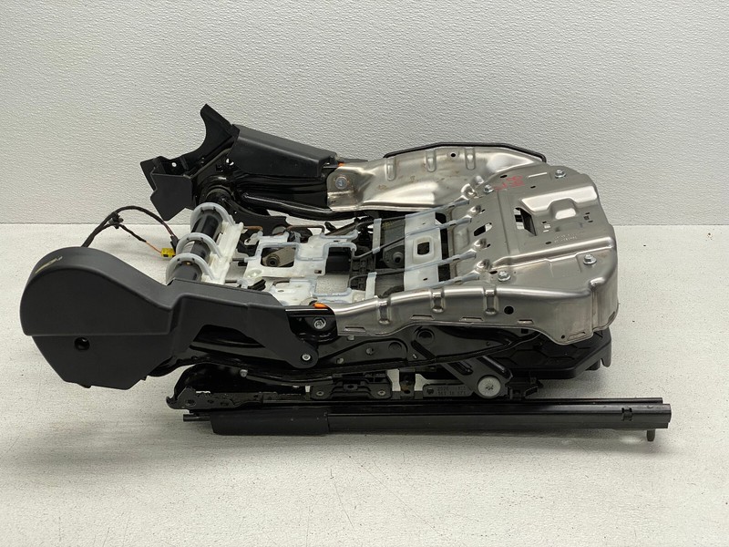 2017-2020 JAGUAR F-PACE FRONT LEFT DRIVER SIDE SEAT FRAME TRACK OEM LOT668