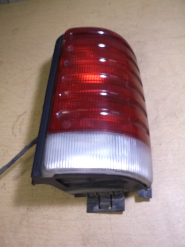 Chrysler RH Tail Light Assembly 55062 1911011-11 921231-11 45399724Right Side
