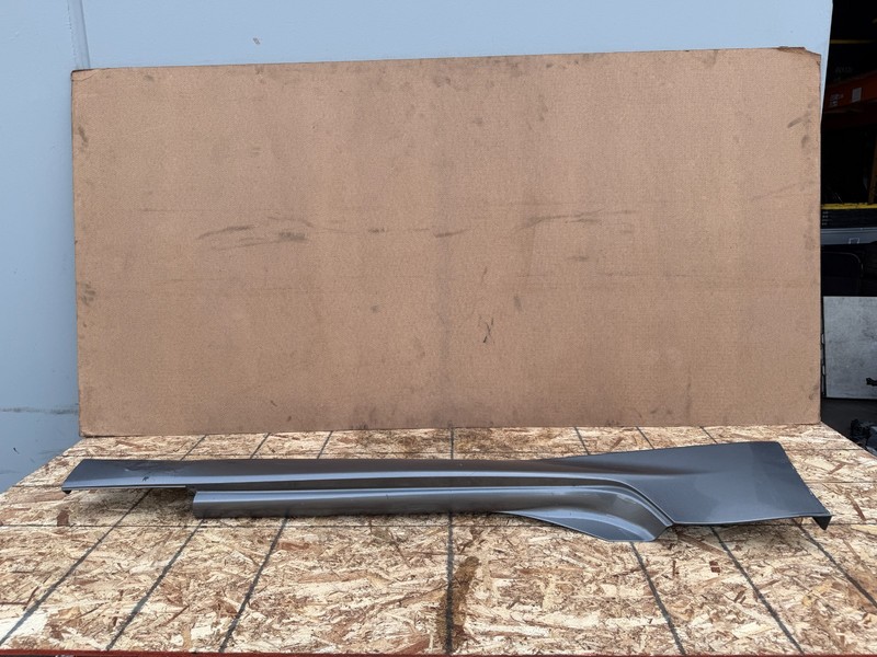 NISSAN 370Z 2009-2021 OEM RIGHT PASSENGER SKIRT ROCKER PANEL ASSEMBLY (SILVER)