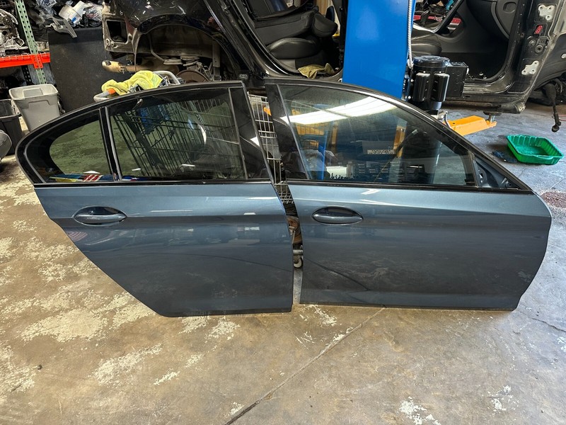 17-23 BMW G30 F90 530i 540i 550 RIGHT FRONTREAR DOOR COMPLETE SET Blue C4F OEM