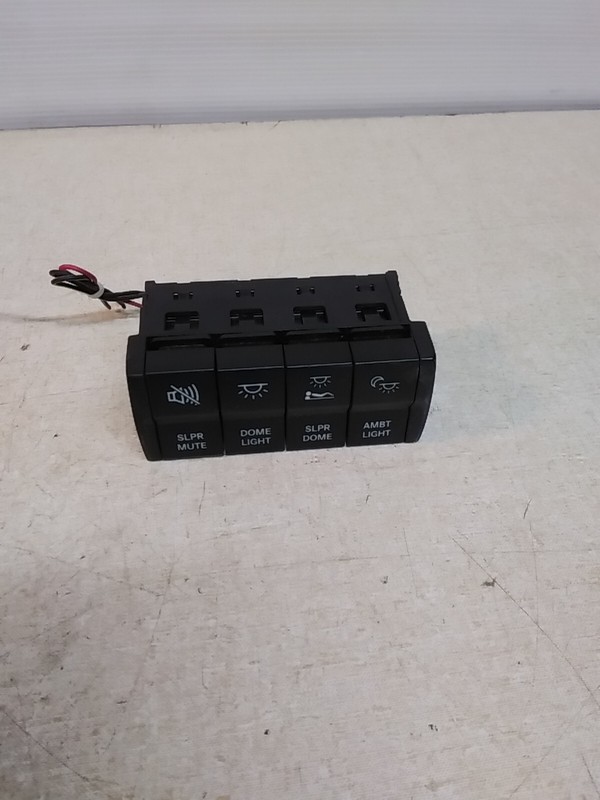 Freightliner CascadiaA06-90732-000 Rocker Switch Panel
