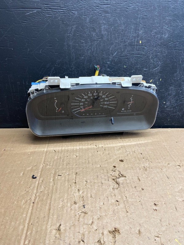 1998 1999 2000 Toyota Sienna Speedometer Cluster Gauge OEM ad6910DG