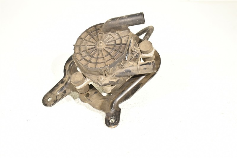 00-04 Corvette C5 Smog Emission Air Pump Ls1 Ls6 Oemp M56123